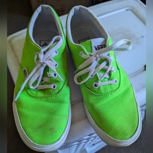 🌟 Bright green Vans